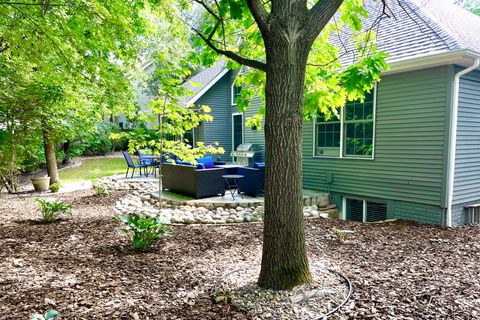 Tiny photo for 1502 Sweetbriar Drive, Bloomington, IL 61701 (MLS # 12477173)