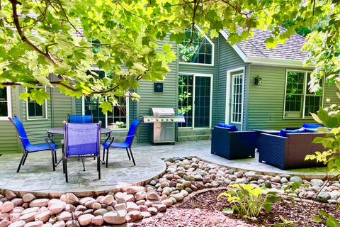 Tiny photo for 1502 Sweetbriar Drive, Bloomington, IL 61701 (MLS # 12477173)