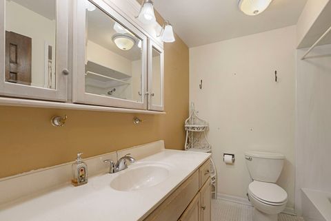Tiny photo for Libertyville, IL 60048 (MLS # 12668170)