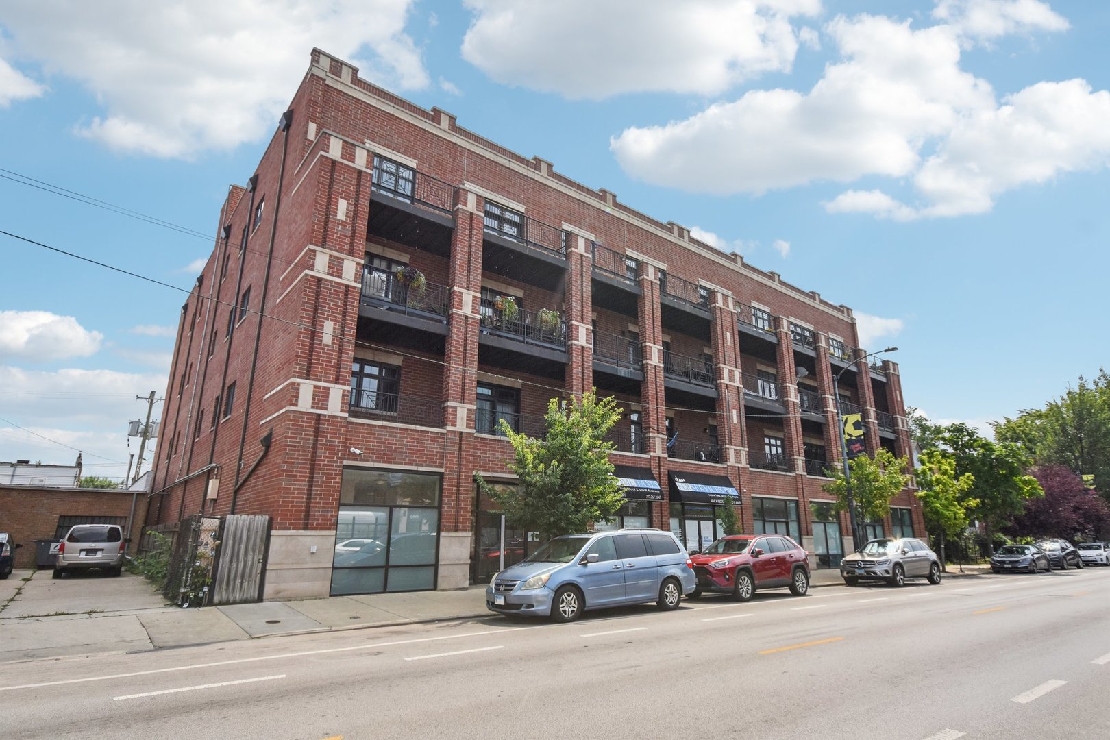 4141 N KEDZIE Avenue 307