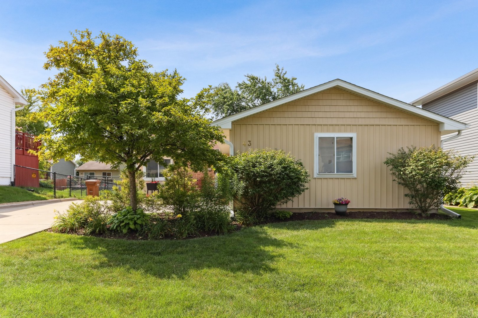 43 W WRIGHTWOOD Avenue