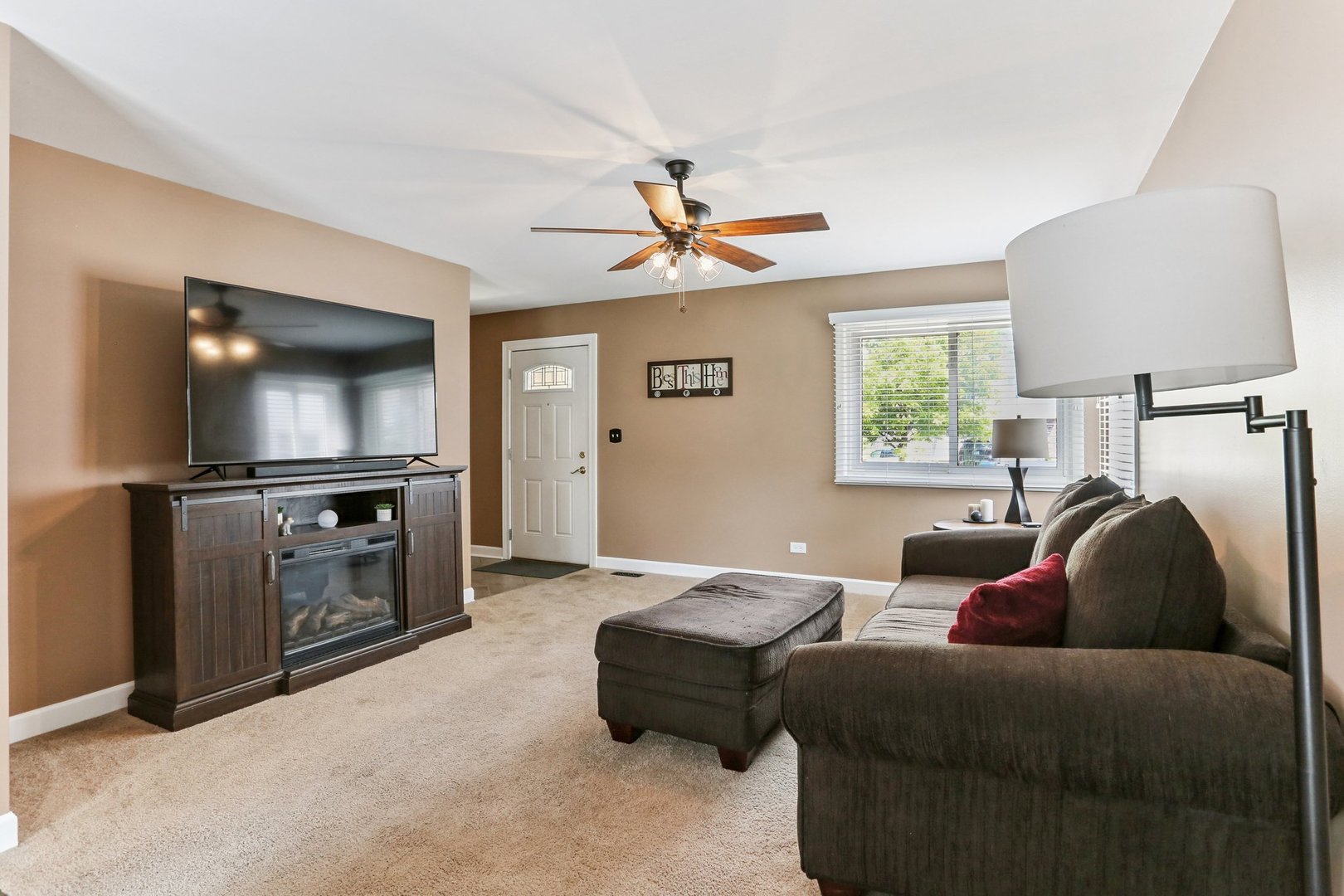 43 W WRIGHTWOOD Avenue