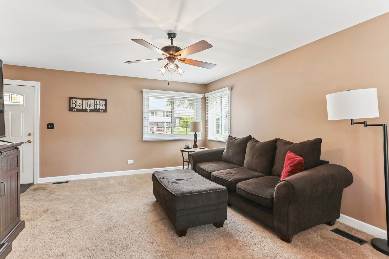 43 W WRIGHTWOOD Avenue