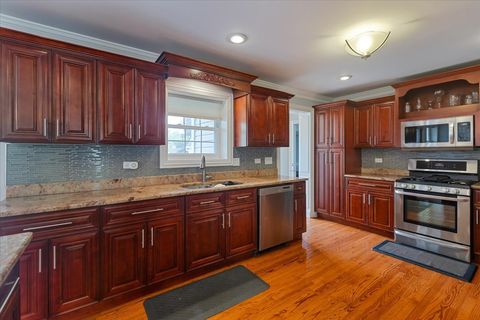 Tiny photo for 927 S CHARLOTTE Street, Lombard, IL 60148 (MLS # 12460486)