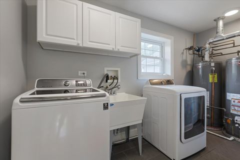 Tiny photo for 927 S CHARLOTTE Street, Lombard, IL 60148 (MLS # 12460486)