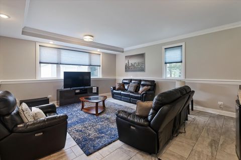 Tiny photo for 927 S CHARLOTTE Street, Lombard, IL 60148 (MLS # 12460486)