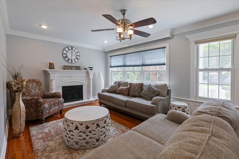 Tiny photo for 927 S CHARLOTTE Street, Lombard, IL 60148 (MLS # 12460486)