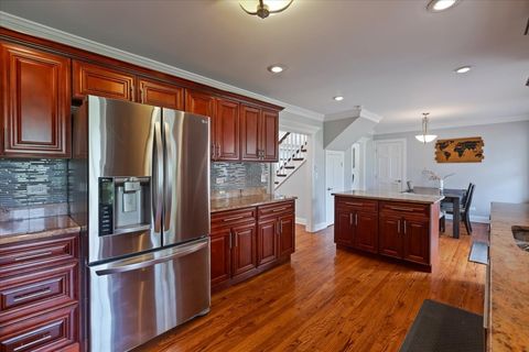 Tiny photo for 927 S CHARLOTTE Street, Lombard, IL 60148 (MLS # 12460486)