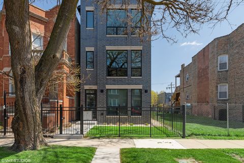 4943 S Saint Lawrence Avenue 3 Chicago IL 60615