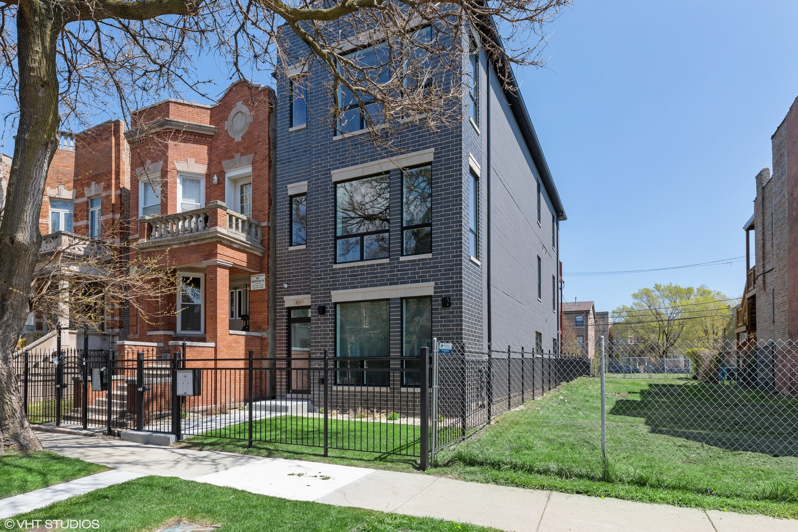 4943 S Saint Lawrence Avenue 3