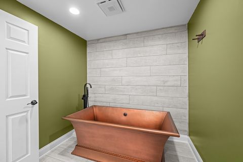 Tiny photo for 1390 Old Freeport Place, Bettendorf, IA 52722 (MLS # 12587387)