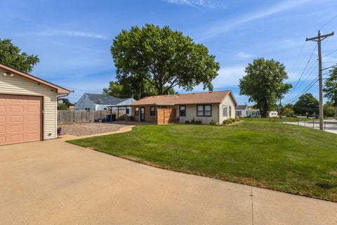 Tiny photo for 7202 Kelling Street, Davenport, IA 52806 (MLS # 12719684)