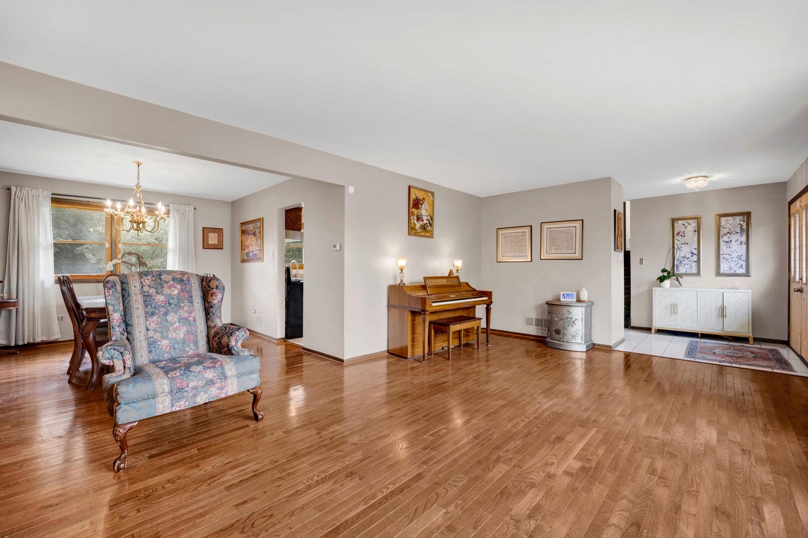 8823 Prestwick Lane