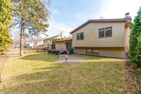 Tiny photo for 610 Blue Spruce Lane, Mundelein, IL 60060 (MLS # 12579050)