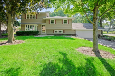 Tiny photo for 6151 Leonard Avenue, Downers Grove, IL 60516 (MLS # 12744223)