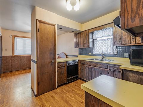 Tiny photo for 18136 Oakwood Avenue, Lansing, IL 60438 (MLS # 12639688)