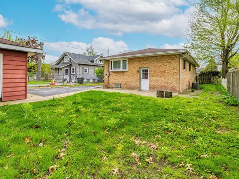 Tiny photo for 18136 Oakwood Avenue, Lansing, IL 60438 (MLS # 12639688)