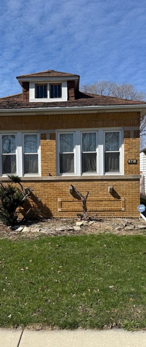 Photo of 8718 S Euclid Avenue, Chicago, IL 60617 (MLS # 12609291)