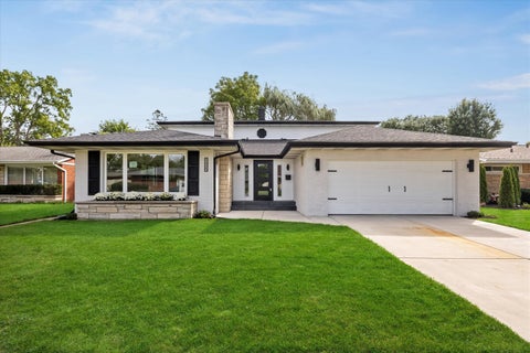 Photo of 1425 Stonegate Road, La Grange Park, IL 60526 (MLS # 12768544)