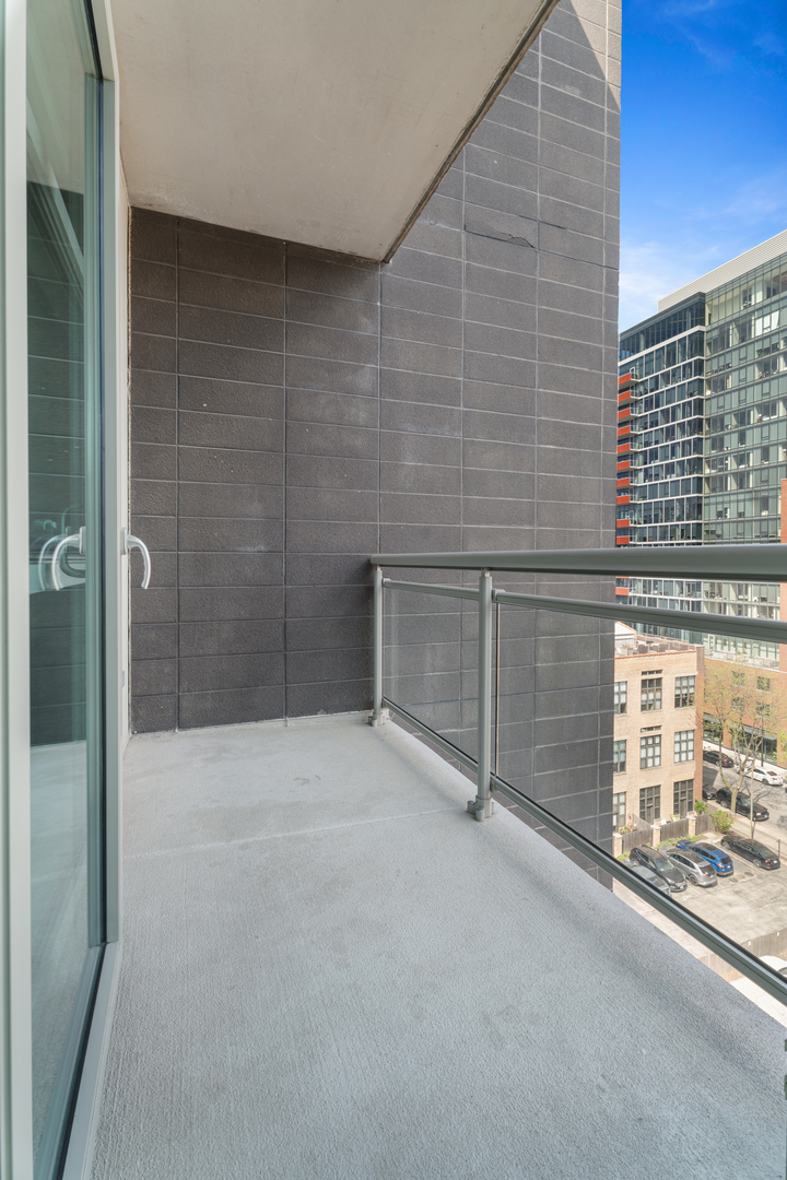 225 S Sangamon Street 802