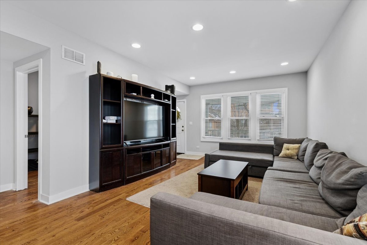 5646 N Menard Avenue