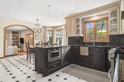 Tiny photo for 803 Waltz Court, Prospect Heights, IL 60070 (MLS # 12738018)