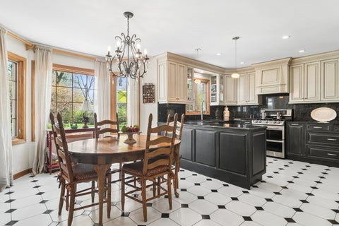 Tiny photo for 803 Waltz Court, Prospect Heights, IL 60070 (MLS # 12738018)