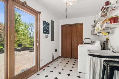 Tiny photo for 803 Waltz Court, Prospect Heights, IL 60070 (MLS # 12738018)