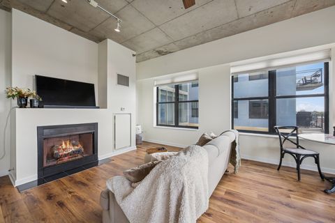 Tiny photo for 1122 W CATALPA Avenue #712, Chicago, IL 60640 (MLS # 12488073)