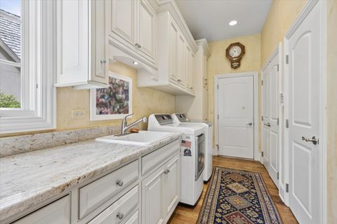 Tiny photo for 64 Forest Gate Circle, Oak Brook, IL 60523 (MLS # 12679615)