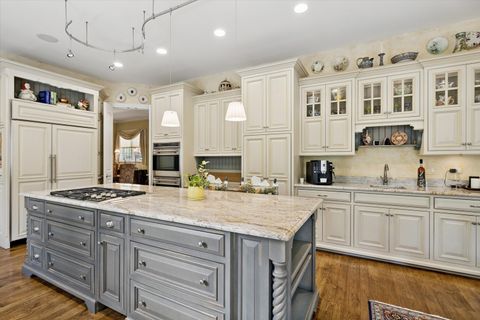 Tiny photo for 64 Forest Gate Circle, Oak Brook, IL 60523 (MLS # 12679615)