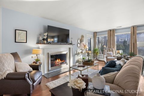 Tiny photo for 31 Roosevelt Street, St. Charles, IL 60174 (MLS # 12585923)