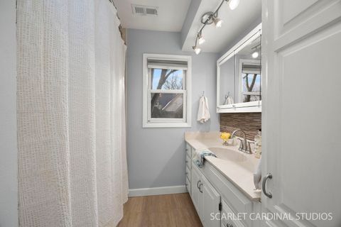 Tiny photo for 31 Roosevelt Street, St. Charles, IL 60174 (MLS # 12585923)