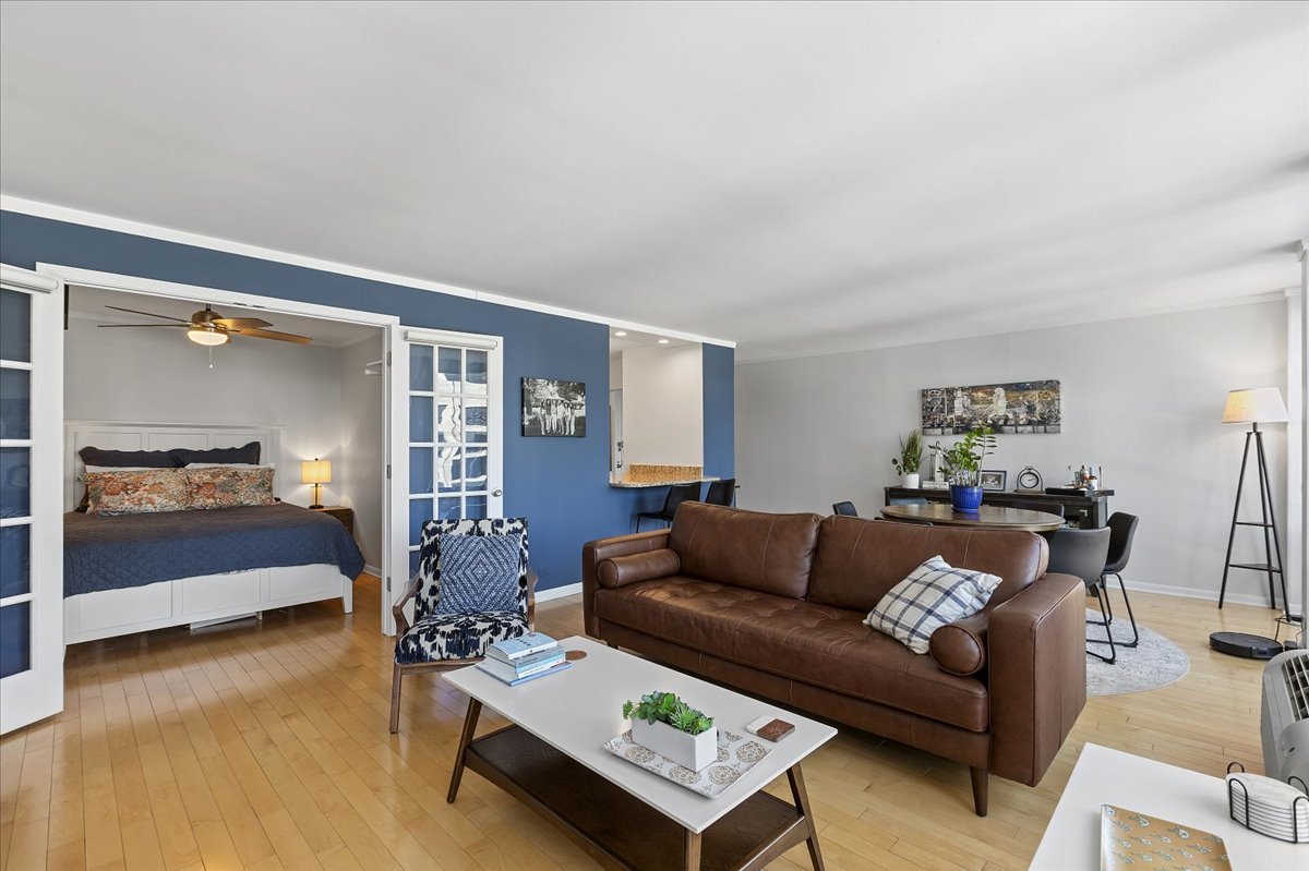 111 E Chestnut Street 16H