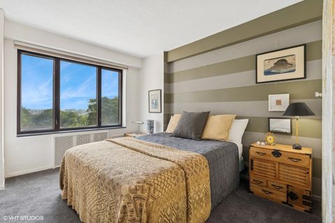 Tiny photo for 3100 N Lake Shore Drive #611, Chicago, IL 60657 (MLS # 12439694)
