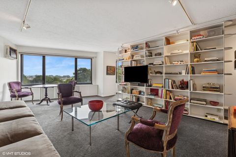 Tiny photo for 3100 N Lake Shore Drive #611, Chicago, IL 60657 (MLS # 12439694)