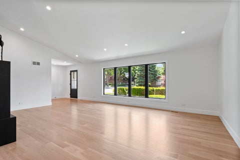 Tiny photo for 6600 N Kenton Avenue, Lincolnwood, IL 60712 (MLS # 12745708)
