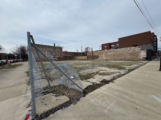 131 E 43rd Street