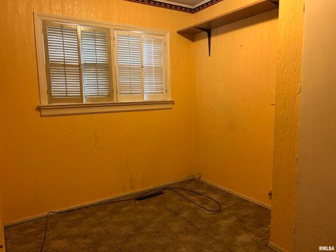 Tiny photo for 422 W 5TH Street, Benton, IL 62812 (MLS # EB459853)