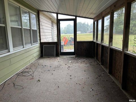 Tiny photo for 422 W 5TH Street, Benton, IL 62812 (MLS # EB459853)