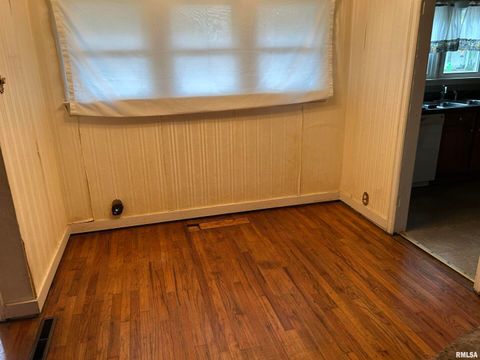 Tiny photo for 422 W 5TH Street, Benton, IL 62812 (MLS # EB459853)