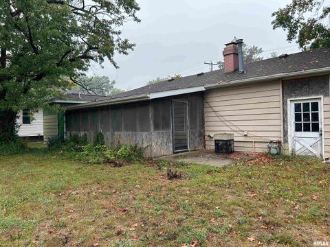 Tiny photo for 422 W 5TH Street, Benton, IL 62812 (MLS # EB459853)