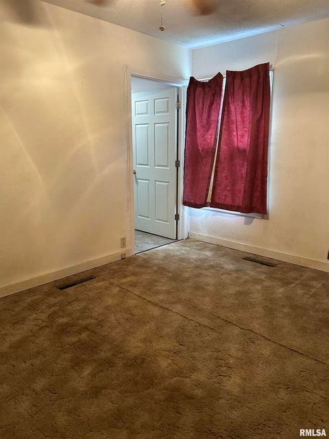 Tiny photo for 422 W 5TH Street, Benton, IL 62812 (MLS # EB459853)