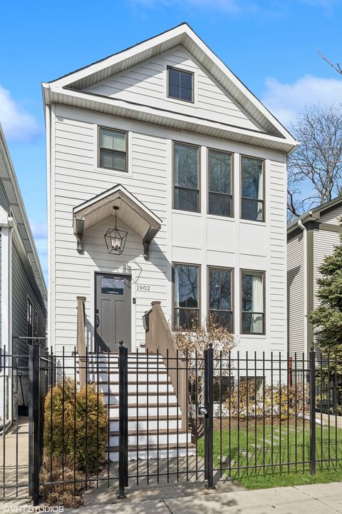 1902 W Wellington Avenue Chicago IL 60657