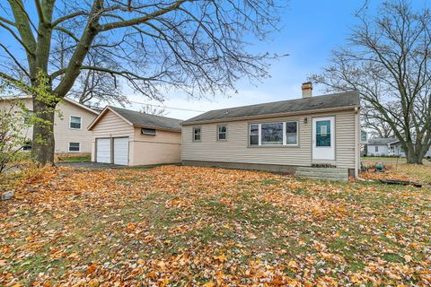 Photo of 70 Hilltop Drive, Lake In The Hills, IL 60156 (MLS # 12519111)