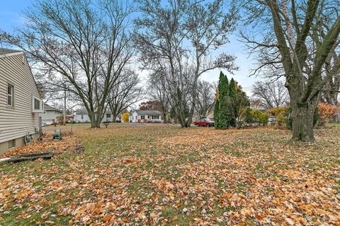 Tiny photo for 70 Hilltop Drive, Lake In The Hills, IL 60156 (MLS # 12519111)