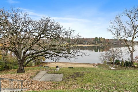 Tiny photo for 70 Hilltop Drive, Lake In The Hills, IL 60156 (MLS # 12519111)