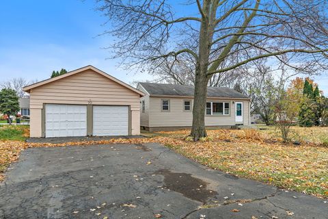 Tiny photo for 70 Hilltop Drive, Lake In The Hills, IL 60156 (MLS # 12519111)