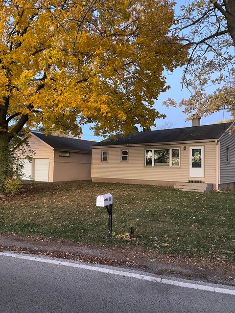 Tiny photo for 70 Hilltop Drive, Lake In The Hills, IL 60156 (MLS # 12519111)