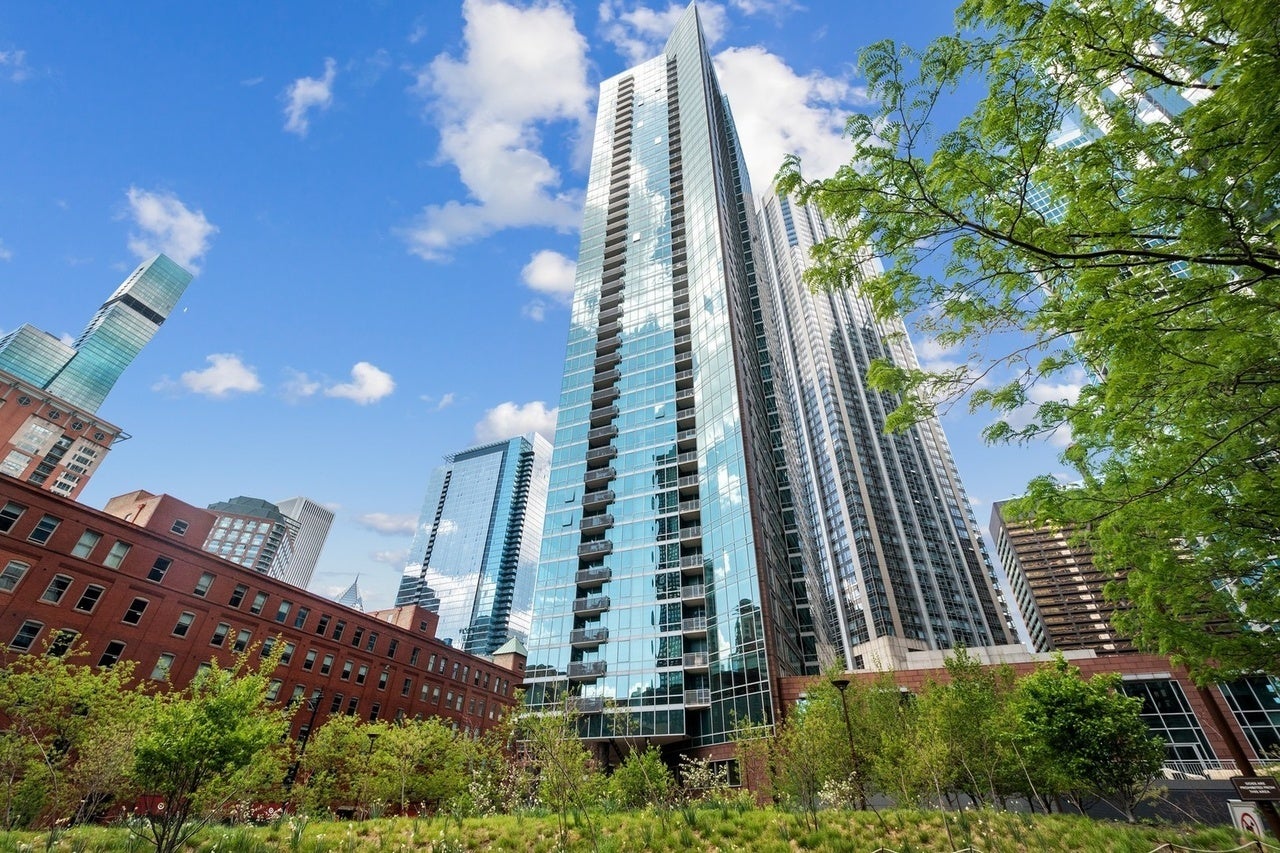 505 N MCCLURG Court 3301
